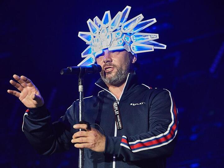 Jay Kay steht auf wilde Kopfbedeckungen.