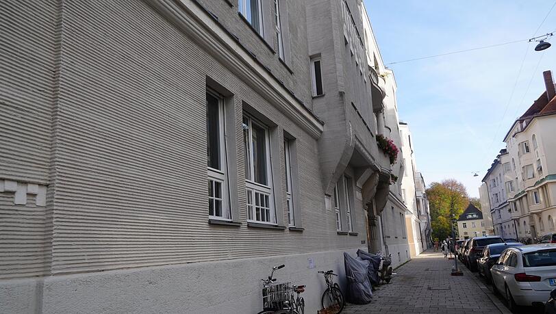 Hier an der Ohmstraße 13 wird heute ein neues Erinnerungszeichen angebracht.