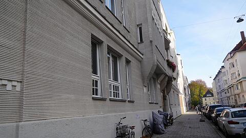 Hier an der Ohmstraße 13 wird heute ein neues Erinnerungszeichen angebracht.