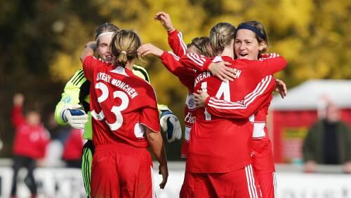 Ungeschlagener Tabellenführer in der Bundesliga: Die Fußballfrauen des FC Bayern. Ungeschlagener Tabellenführer in der Bundesliga: Die Fußballfrauen des FC Bayern.
