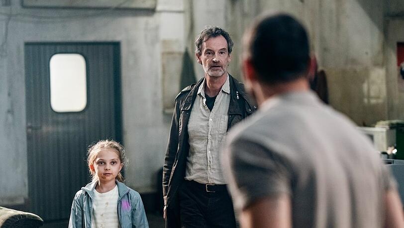 "Tatort: Feuer": Peter Faber (Jörg Hartmann, M.) mit Jens Hielscher (Sebastian Zimmler) und Zoe Gebken (Tesla Tekin).