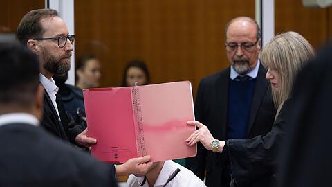 Insgesamt sind acht M&auml;nner angeklagt.