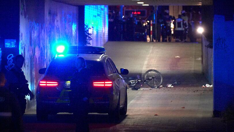 Die Polizei hat den Ort der Explosion abgesperrt.