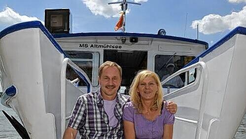 Trauen sich als erstes Ehepaar auf dem Trau(m)schiff „MS Altmühlsee: Sieglinde Fetzer und Jürgen Klopf aus Feuchtwangen. Trauen sich als erstes Ehepaar auf dem Trau(m)schiff „MS Altmühlsee: Sieglinde Fetzer und Jürgen Klopf aus Feuchtwangen.