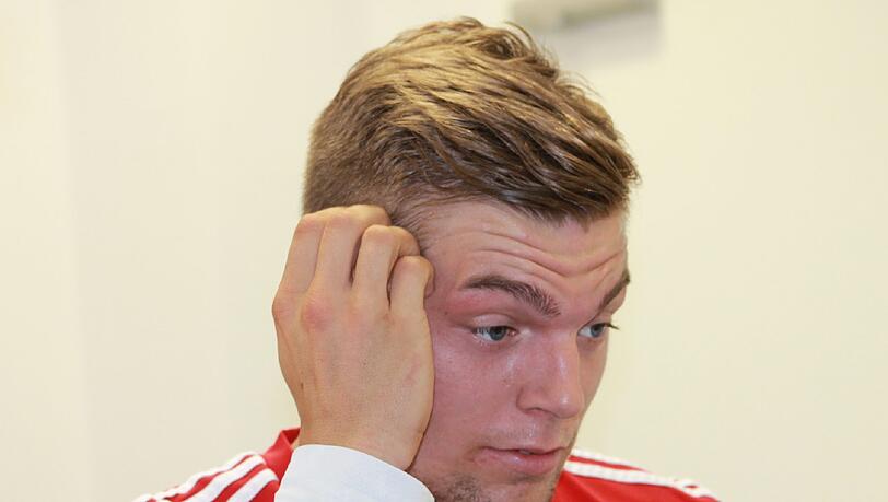 Alexander Esswein soll jemandem das Nasenbein gebrochen haben. Alexander Esswein soll jemandem das Nasenbein gebrochen haben.