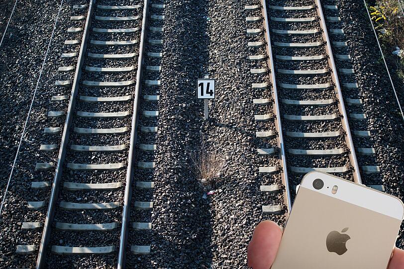 Der indische Stundenten wurden beim Versuch einen Selfie vor einem Zug zu machen überfahren.