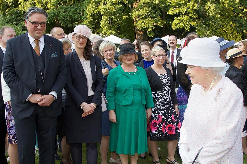 Der Fotograf Martin Lengemann (li.) trifft am Donnerstag die Queen in Berlin.