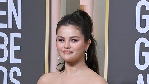 So kennt man Selena Gomez in aller Regel: perfekt gestylt und stark geschminkt.