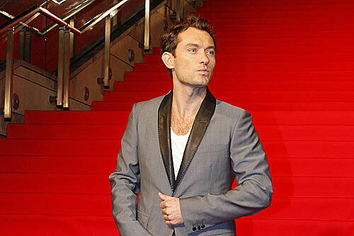 Sexy-Daddy Jude Law