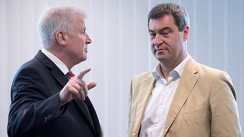 Da geht's nach Erlangen: Ministerpräsident Seehofer hat seinen Auftritt bei der JU abgesagt, Rivale Söder wird am letzten Tag der Landesversammlung sprechen.