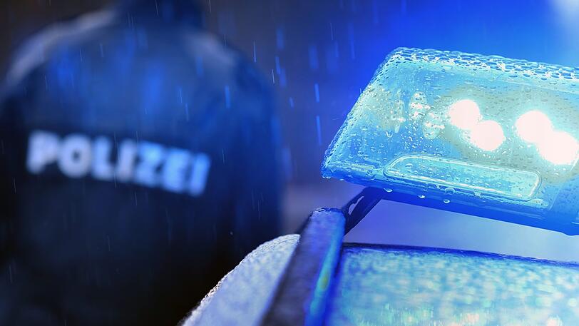 Ein Münchner Polizist soll mehrere Sachgeschenke angenommen haben - am Dienstag fanden deshalb Hausdurchsuchungen statt.