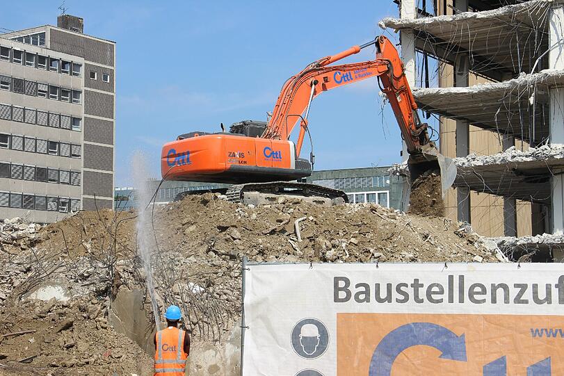 Die Baustelle am Vogelweideplatz, zwischen Riederstraße, Truderinger Straße und A94 (Töginger Straße). Hier werden bis zum Frühjahr 2016 alle Bürogebäude abgerissen.