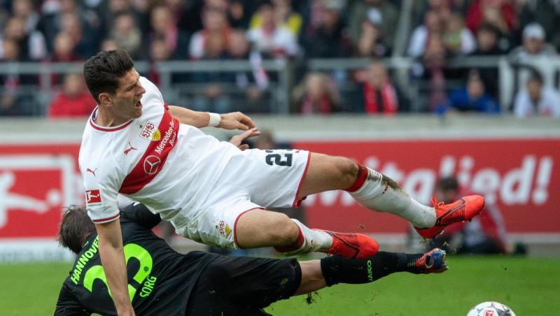 Die 2. Liga startet mit dem Duell der beiden Absteiger: VfB Stuttgart gegen Hannover 96. Die 2. Liga startet mit dem Duell der beiden Absteiger: VfB Stuttgart gegen Hannover 96.