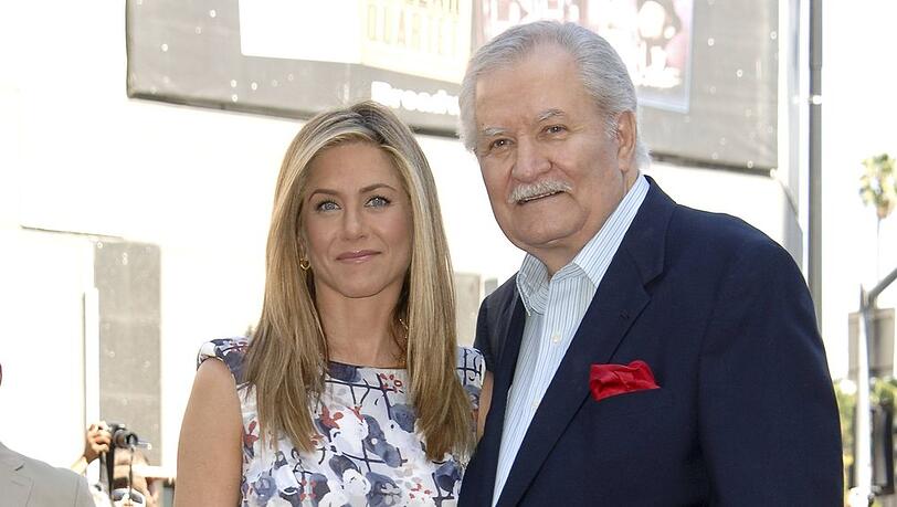 Jennifer Aniston und ihr Vater John im Jahr 2012. Die Schauspielerin wurde damals mit einem Stern auf dem Hollywood Walk of Fame geehrt.