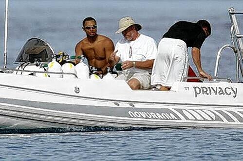 Sucht Abstand auf dem Meer: Tiger Woods (l.).