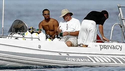 Sucht Abstand auf dem Meer: Tiger Woods (l.). Sucht Abstand auf dem Meer: Tiger Woods (l.).