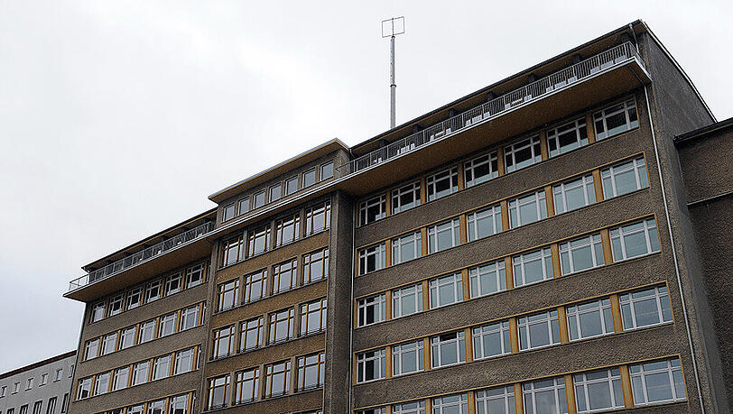 Haus 1 der Staatssicherheit der DDR in Berlin. Mindestens 42 Inoffizielle Mitarbeiter hatte die Stasi unter westdeutschen Neonazis und in deren unmittelbarem Umfeld angesetzt. Haus 1 der Staatssicherheit der DDR in Berlin. Mindestens 42 Inoffizielle Mitarbeiter hatte die Stasi unter westdeutschen Neonazis und in deren unmittelbarem Umfeld angesetzt.
