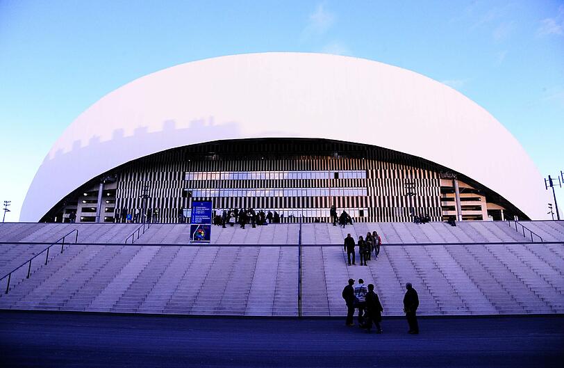 Marseille (vier Gruppenspiele, ein Viertel- und ein Halbfinale): Stade Velodrome.