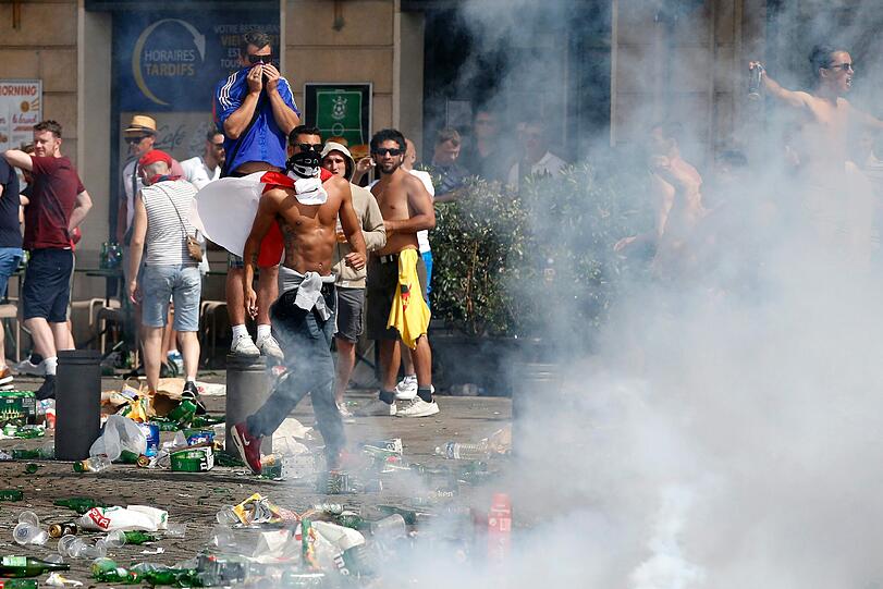In Marseille kam es zu schweren Krawallen in der Innenstadt. Böller und Glasflaschen flogen.