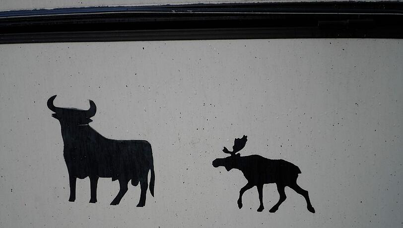 Nein, es sind nicht diese Symbole für sehr südliche und sehr nördliche Reiseziele. Nein, es sind nicht diese Symbole für sehr südliche und sehr nördliche Reiseziele.
