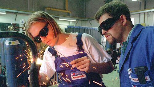 Auch in der Metall-Branche gibt es noch freie Lehrstellen Auch in der Metall-Branche gibt es noch freie Lehrstellen