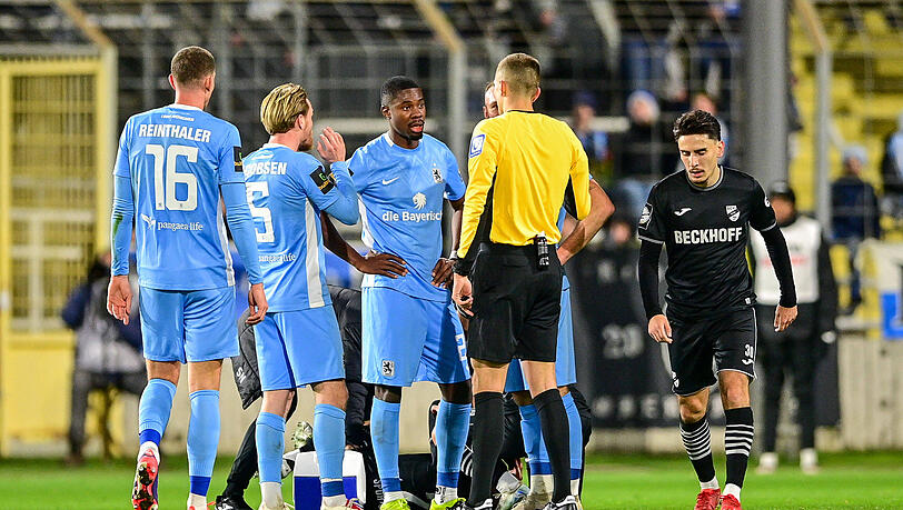 Da half auch kein Beschweren mehr: Die Löwen um Max Reinthaler und Leroy Kwadwo mussten gegen Verl eine herbe Pleite hinnehmen.