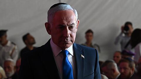 Kritiker werfen Ministerpr&auml;sident Benjamin Netanjahu vor, keine pers&ouml;nliche Verantwortung f&uuml;r das politische und milit&auml;rische Versagen w&auml;hrend des Hamas-Terror&uuml;berfalls zu &uuml;bernehmen. (Archivbild)