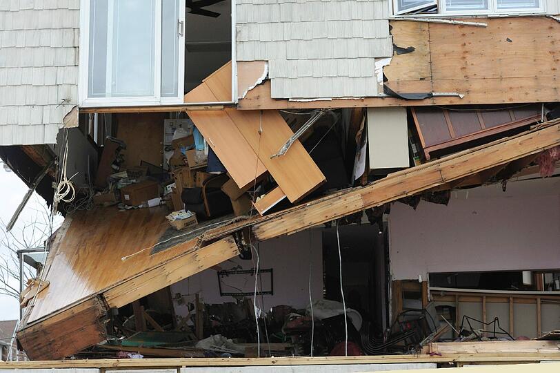 Nach Wirbelsturm &bdquo;Sandy&ldquo; gelten in New York sämtliche Ausnahme-Regelungen. Der Sturm ist zwar weitergezogen, doch Alltag herrscht noch lange nicht. Zu groß sind die Schäden. Die Bilder