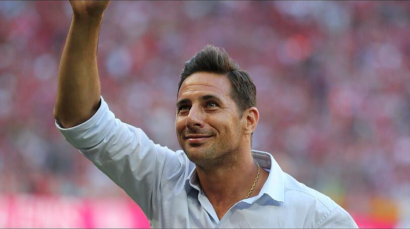 30.Juni - Good bye!: Nach insgesamt neun Jahren beim FC Bayern verabschiedet sich Claudio Pizarro im Sommer mit Auslaufen seines Vertrags. In 327 Spielen traf der Peruaner 125 Mal für den FCB. Der torgefährlichste ausländische Stürmer der Bundesliga wechselt zurück zum SV Werder Bremen - zu seiner ersten Station in Deutschland.