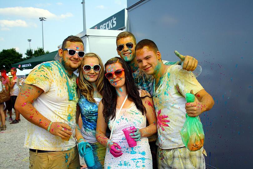 Bunter geht nicht: Das Holi One Color Festival in Riem. Die Bilder.