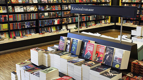 Der Bücherdieb steckte einen Thriller in einer Buchhandlung im Ostbahnhof ein. (Archivbild)