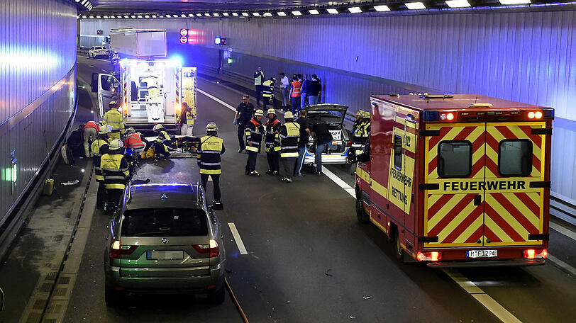 Die beiden Männer verletzten sich und kamen ins Krankenhaus.