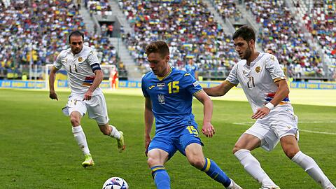 Neuzugang Stjopa Mkrtschjan (r) k&ouml;nnte schnell zum Deb&uuml;t in N&uuml;rnberg kommen. (Archivbild)