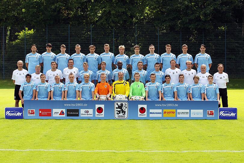 Das offizielle Mannschaftsfoto des TSV 1860: Wer lächelt - wer schaut grimmig? Die Löwen zum Durchklicken!