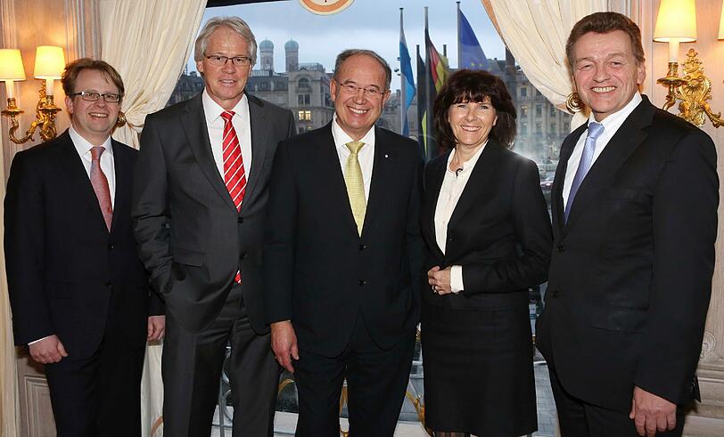 Der Vorstand der Stadtsparkasse München (von links): Dr. Bernd Hochberger, Joachim Ebener, Vorstandsvorsitzender Harald Strötgen, Dr. Thomas Grützemacher und Marlies Mirbeth.