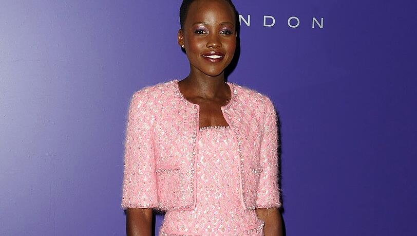 Lupita Nyong'o stiehlt mal wieder allen die Schau Lupita Nyong'o stiehlt mal wieder allen die Schau