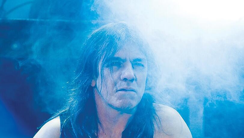 Malcolm Young bei einem AC/DC-Konzert im Jahr 2010 Malcolm Young bei einem AC/DC-Konzert im Jahr 2010