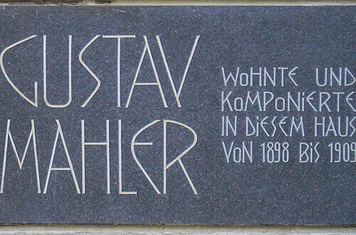 Tafel am Haus in der Auenbruggergasse in Wien, Foto: W. Anton/Wikipedia