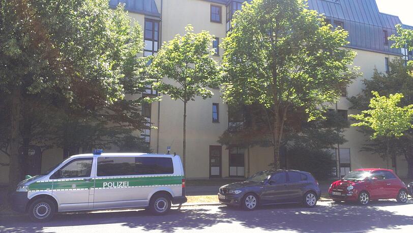 Der schwer demente Bewohner kann sich an die Tat nicht erinnern, auch die Hintergründe sind noch völlig unklar.