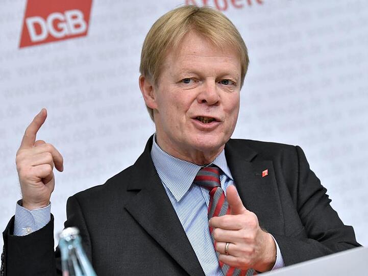 Der Vorsitzende des DGB, Reiner Hoffmann, beklagt die Erosion der Tarifverträge in Deutschland.