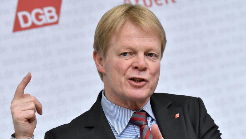 Der Vorsitzende des DGB, Reiner Hoffmann, beklagt die Erosion der Tarifverträge in Deutschland. Der Vorsitzende des DGB, Reiner Hoffmann, beklagt die Erosion der Tarifverträge in Deutschland.