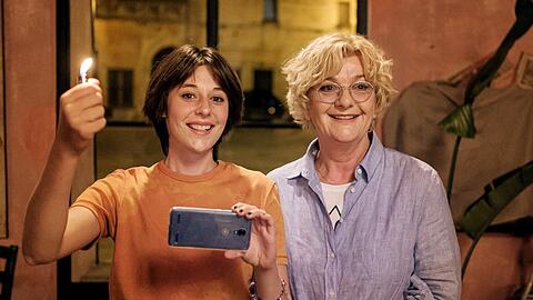 "Das Kindermädchen: Mission Italien": Henni (Saskia Vester, r.) versteht sich gut mit Luisa (Laila-Marie Padotzke).
