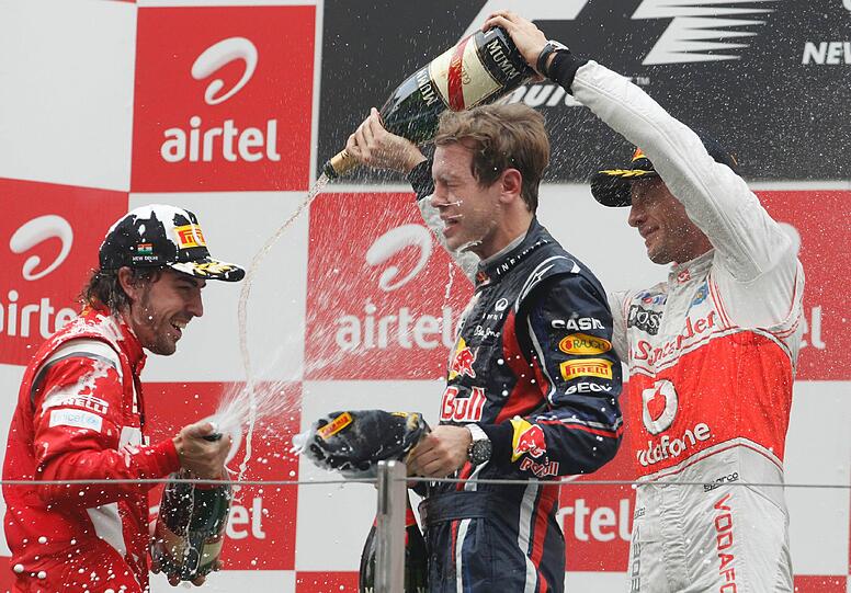 Sebastian Vettel hat das erste Formel-1-Rennen in Indien gewonnen. Die Bilder von der Siegerehrung und der Fahrt zum Triumph.