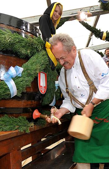20102: Bei der Jubiläumswiesn bleibt es bei der Routine, auch wenn ihn mancher zu mehr Eifer angefeuert hat. Aber ein Schlag?
