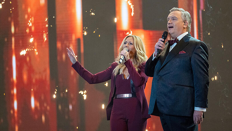 Helene Fischer und Hape Kerkeling sangen "Wenn der Vorhang fällt". Helene Fischer und Hape Kerkeling sangen "Wenn der Vorhang fällt".