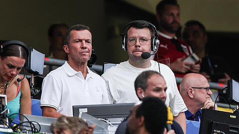 TV-Kommentator Christian Straßburger (Mitte), hier beim EM-Halbfinale zwischen Spanien und Frankreich in München neben Lothar Matthäus (l.).