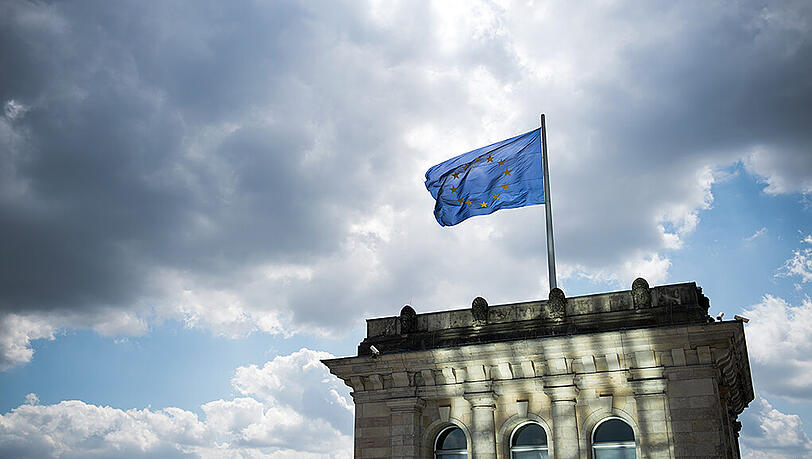Europa-Flagge auf dem Deutschen Bundestag. Europa-Flagge auf dem Deutschen Bundestag.