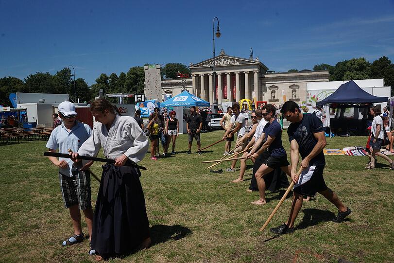 Rund 70 Sportarten konnten die Besucher beim Festival am Könisgplatz ausprobieren.