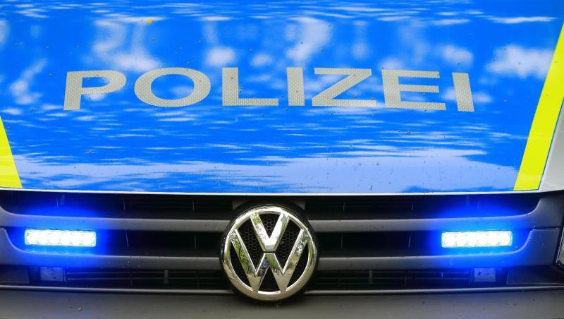 Ein Fahrzeug der Polizei. Foto: Jens Wolf/zb/dpa/Archiv Ein Fahrzeug der Polizei. Foto: Jens Wolf/zb/dpa/Archiv
