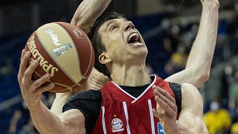 "Ich glaube, dass wir ein Spiel mit großem Willen gespielt haben", sagt Bayern-Coach Trinchieri nach der knappen 86:89-Niederlage seines Teams um Vladimir Lucic bei Alba Berlin.